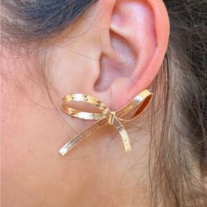 ☀️NEW☀️Women’s Audrey Gold Ribbon Earrings